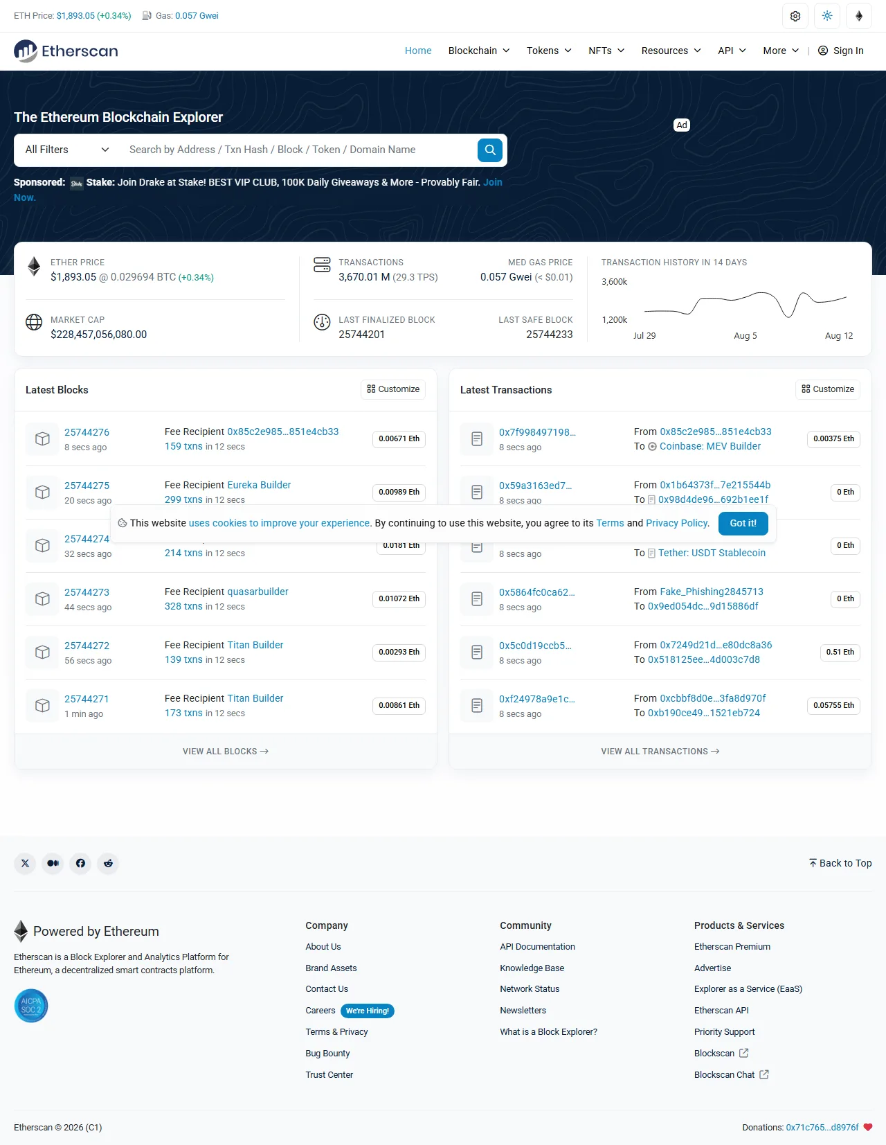 Etherscan 首頁截圖，頂部搜尋框提示可輸入 Address、Tx Hash、Block 或 Token，下方顯示公開的 Ethereum 網路資料